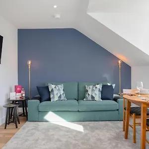 Apartment Capital East